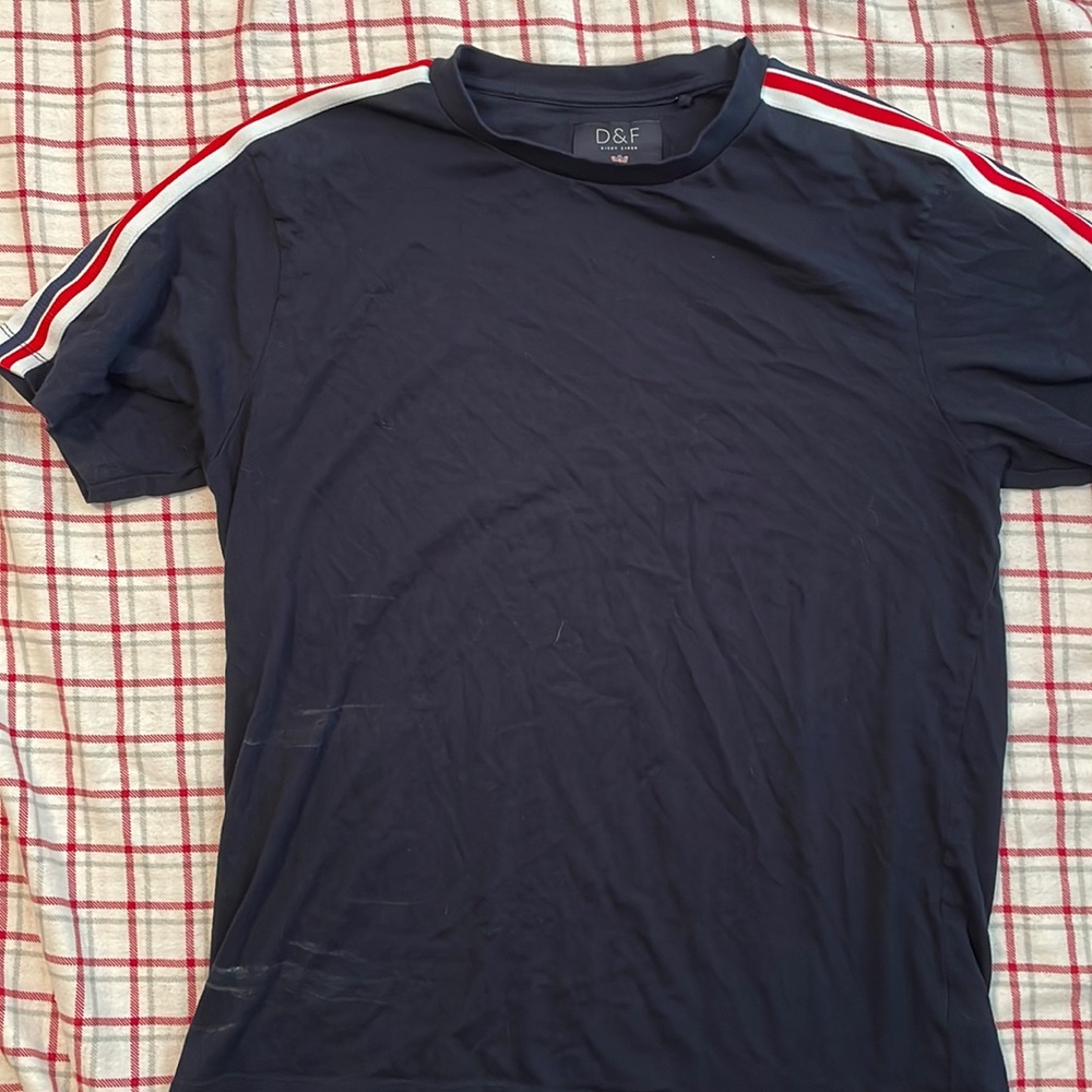 Men’s T-shirt. Size small